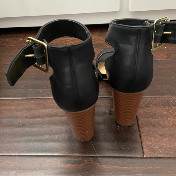 Black heels - Picture 4 of 5